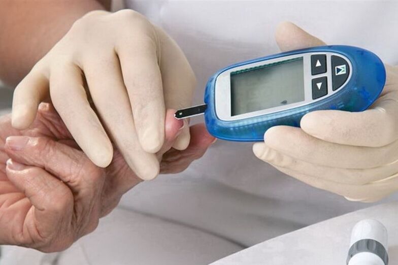 Prélèvement sanguin pour la mesure du glucose dans le diabète
